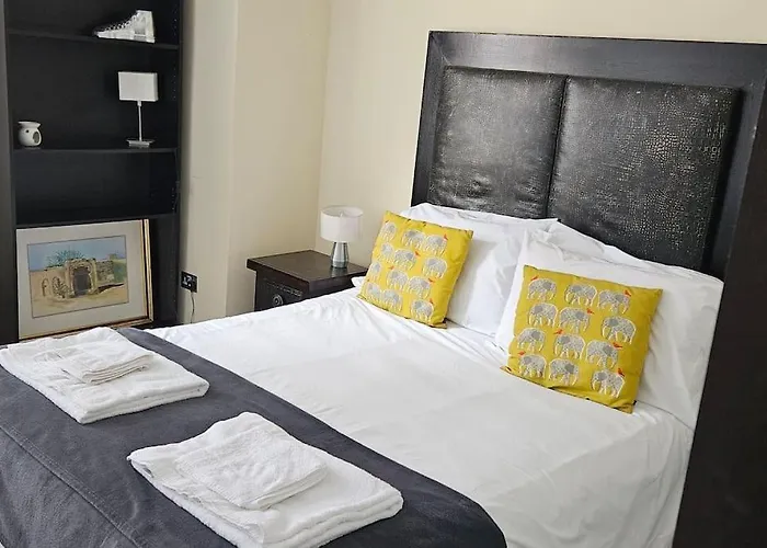Spacious Two Bedroom Apartment In South Kensington