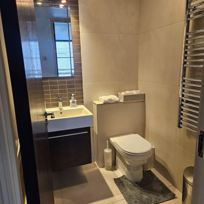 Appartamento Spacious Two Bedroom In South Kensington *